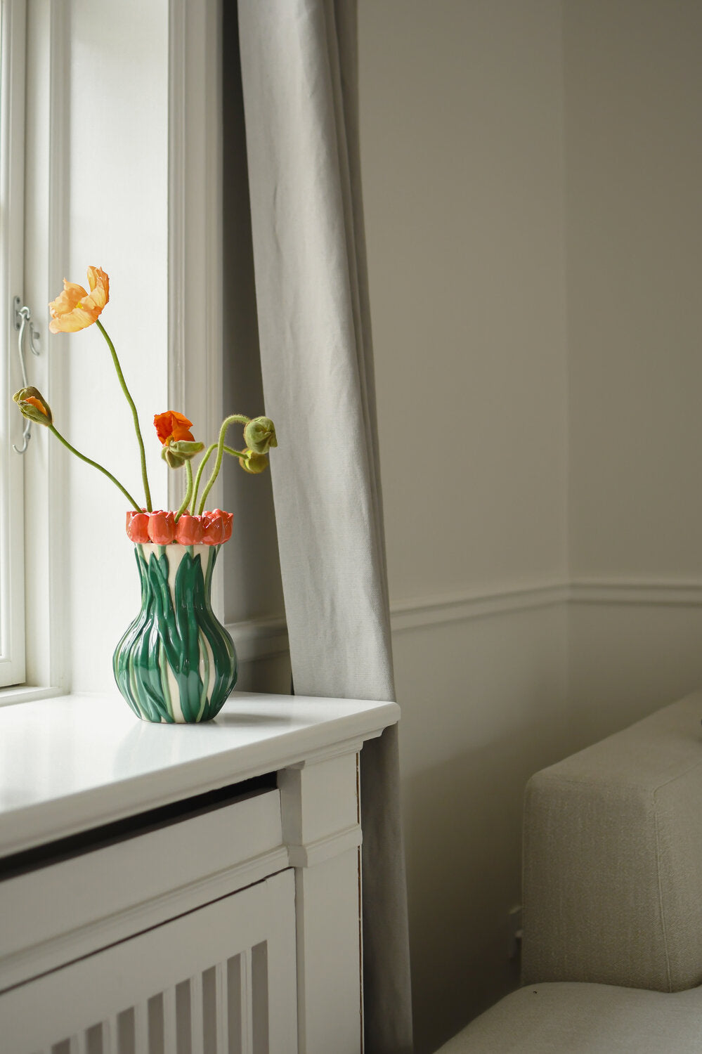 Vase med tulipaner, grøn/rød/hvid - H24 cm